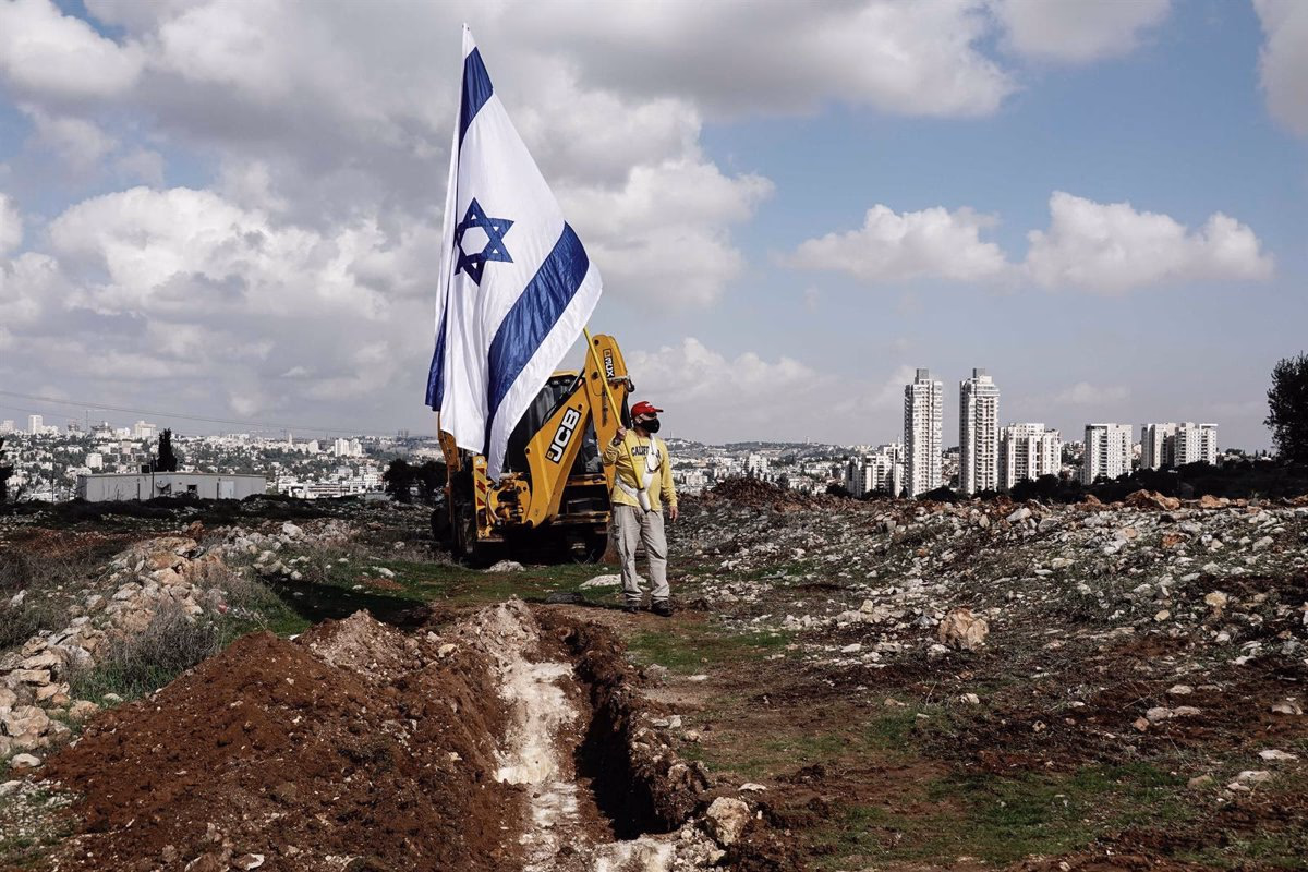 Israeli settler violence surges in West Bank amid arson attacks; forces demolish unauthorized outpost