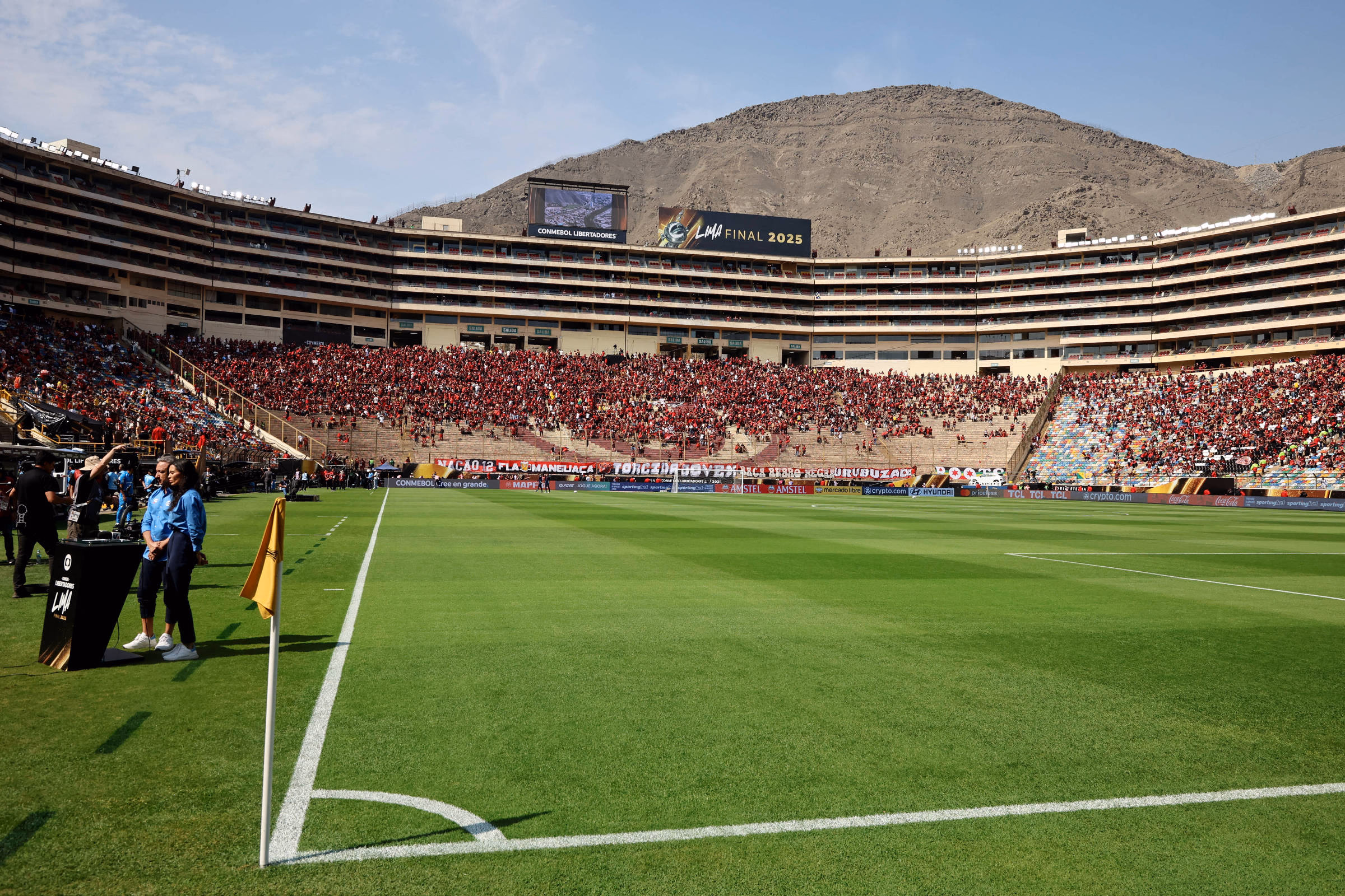 Copa Libertadores final delayed 15 minutes after Palmeiras team bus arrives late in Lima