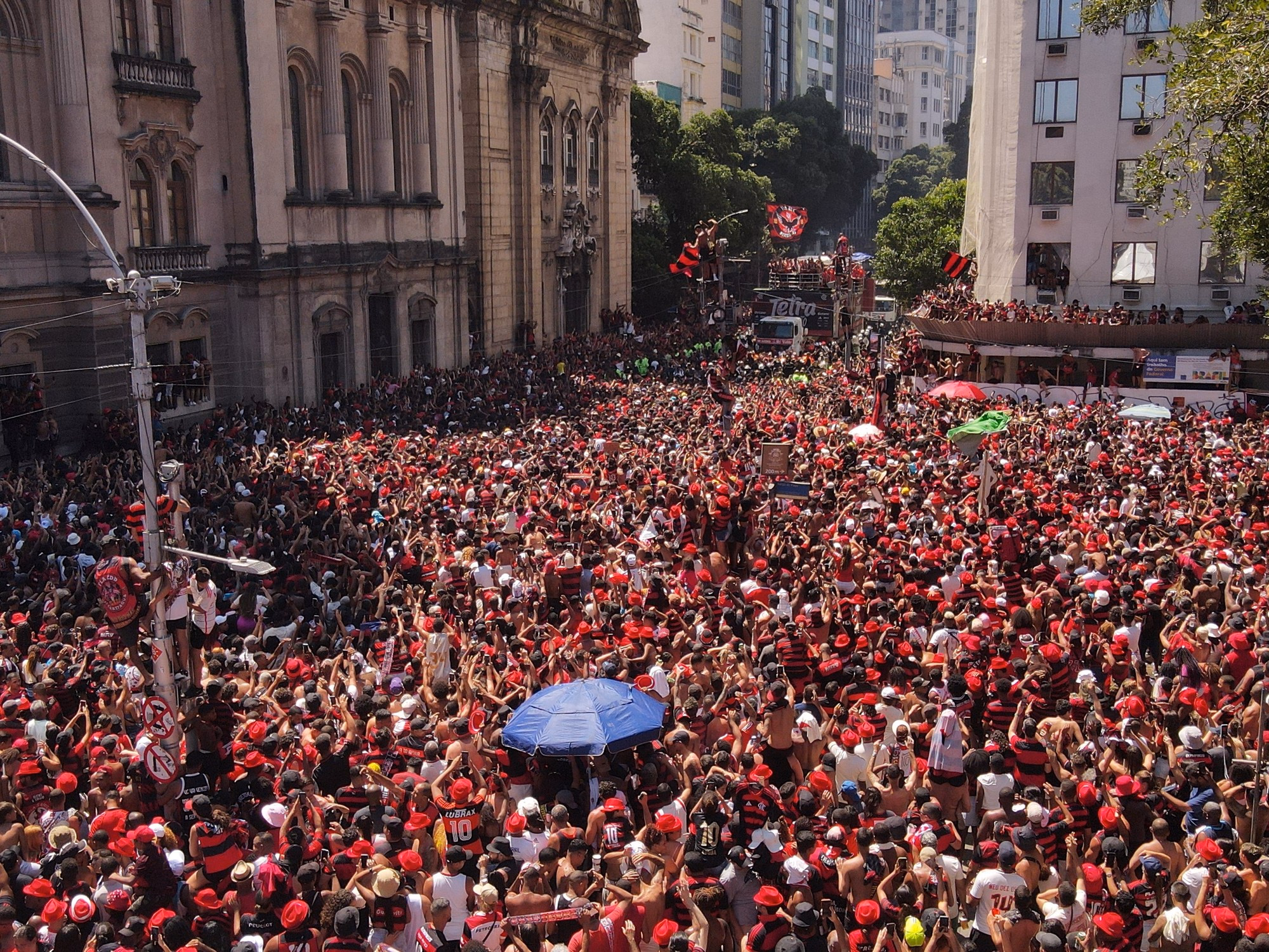 Flamengo Copa Libertadores celebration in Rio de Janeiro ends in clashes with police