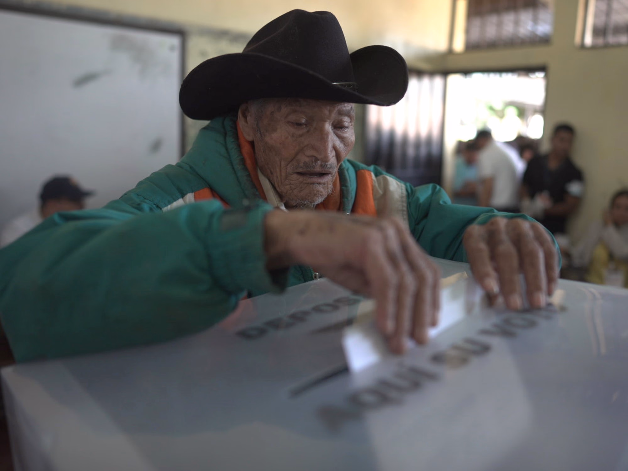 Hondurans vote for president amid tight race and US aid threat