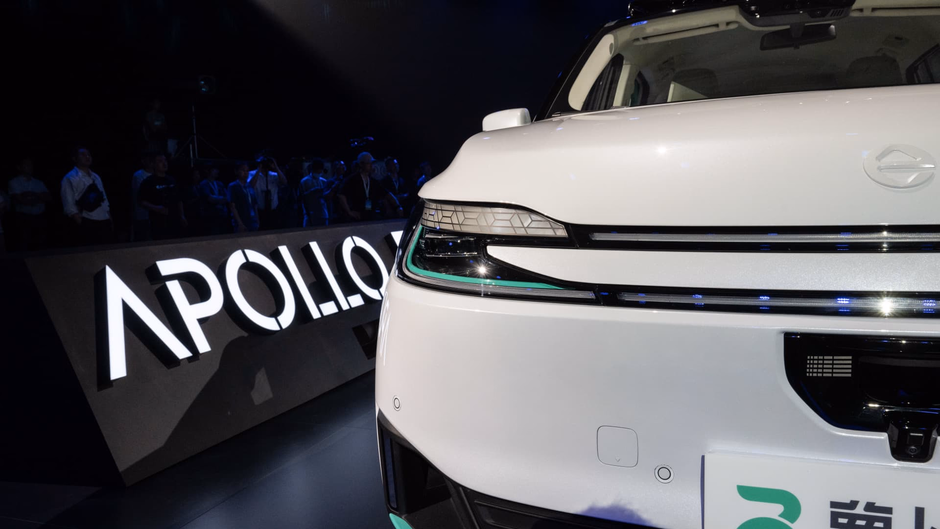 Uber and Lyft to trial Chinese robotaxis in London from 2026