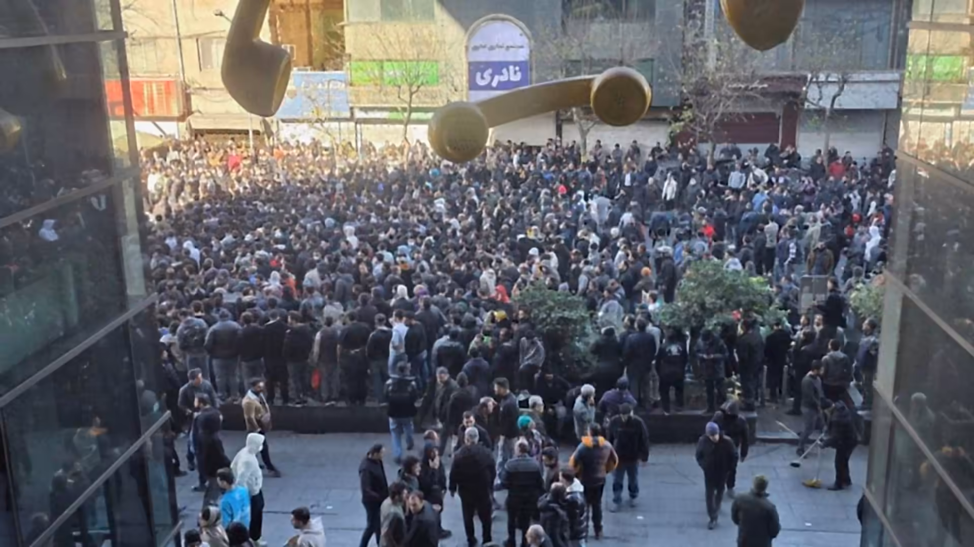 U.S. urges citizens to leave Iran immediately amid security restrictions and nuclear talks