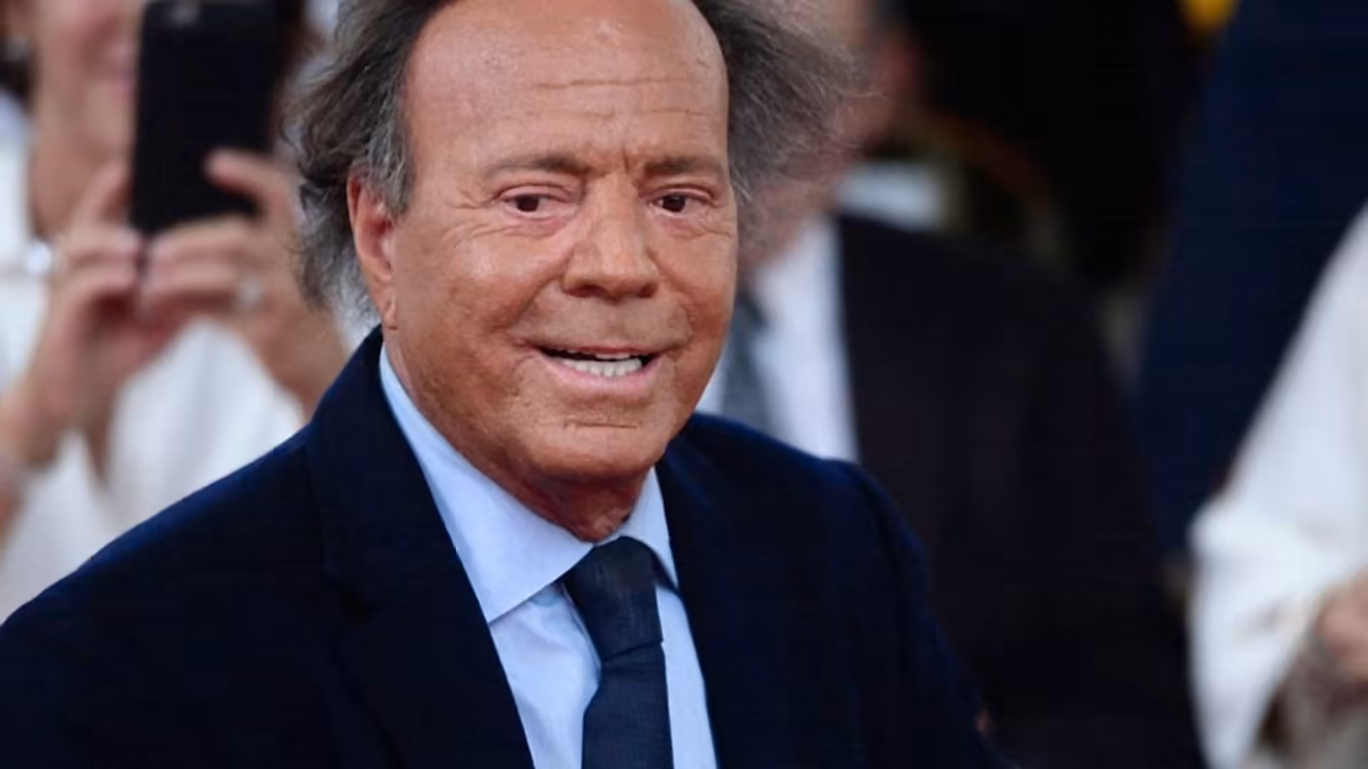 Julio Iglesias sues Spanish vice president Yolanda Díaz over sexual abuse accusations