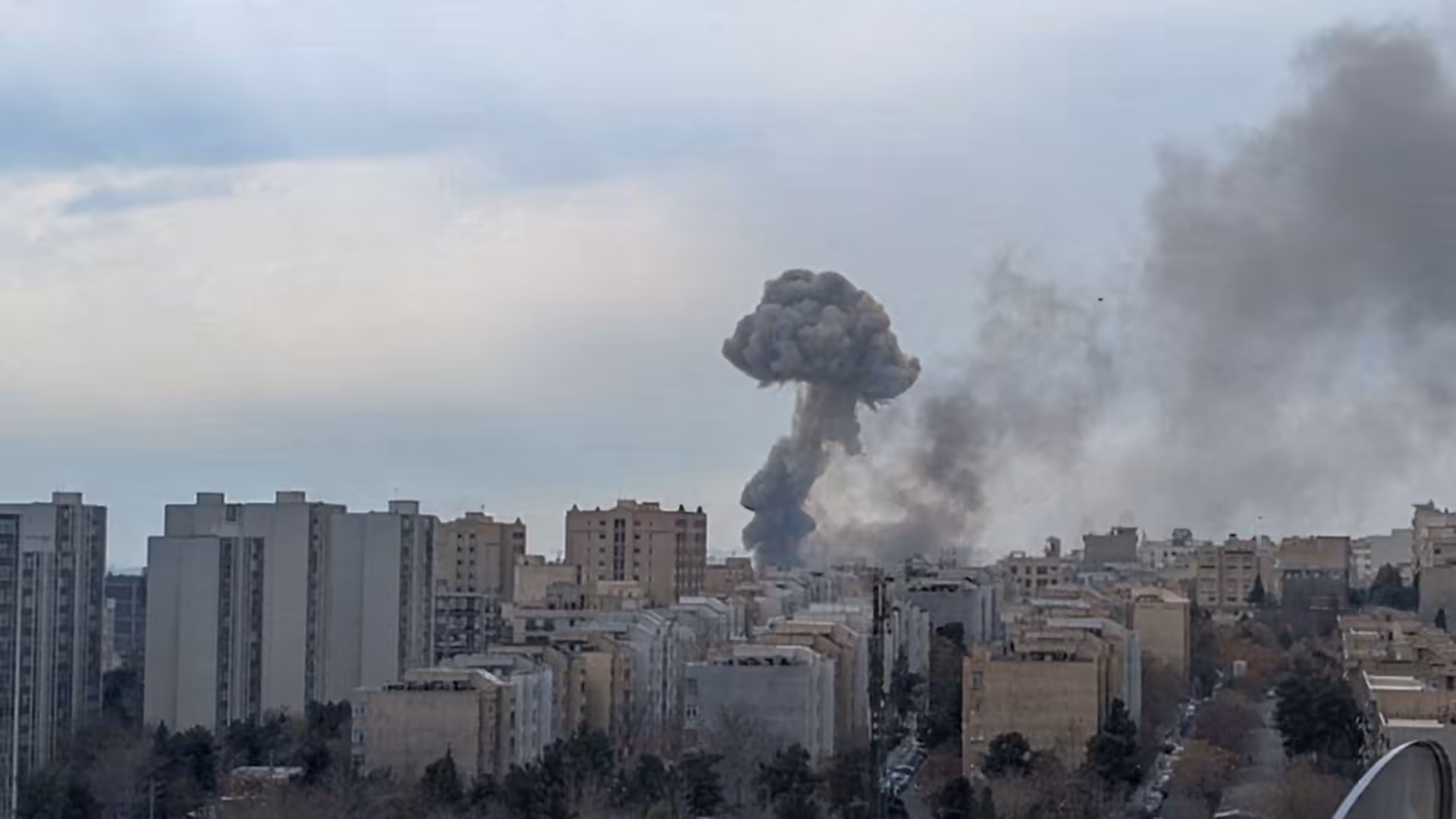 U.S. submarine sinks Iranian warship in Indian Ocean with torpedo