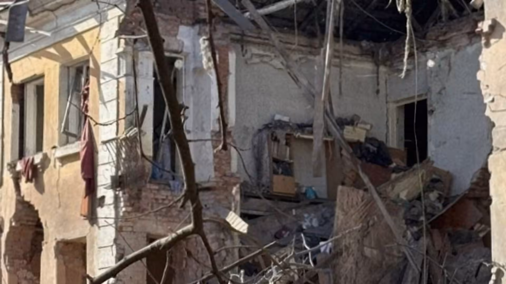 Russian airstrike on Sloviansk kills two, injures 17 including child