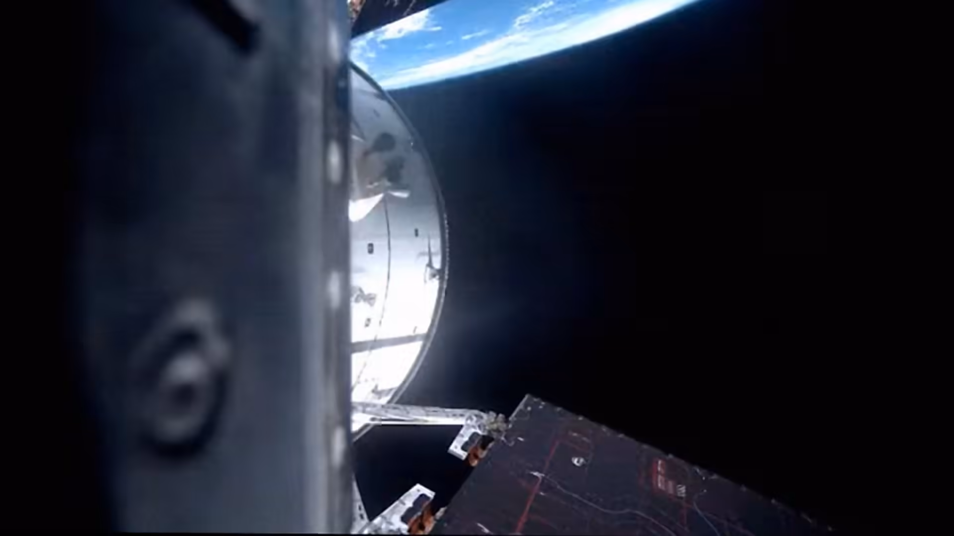 Artemis II spacecraft leaves Earth orbit, heads toward Moon