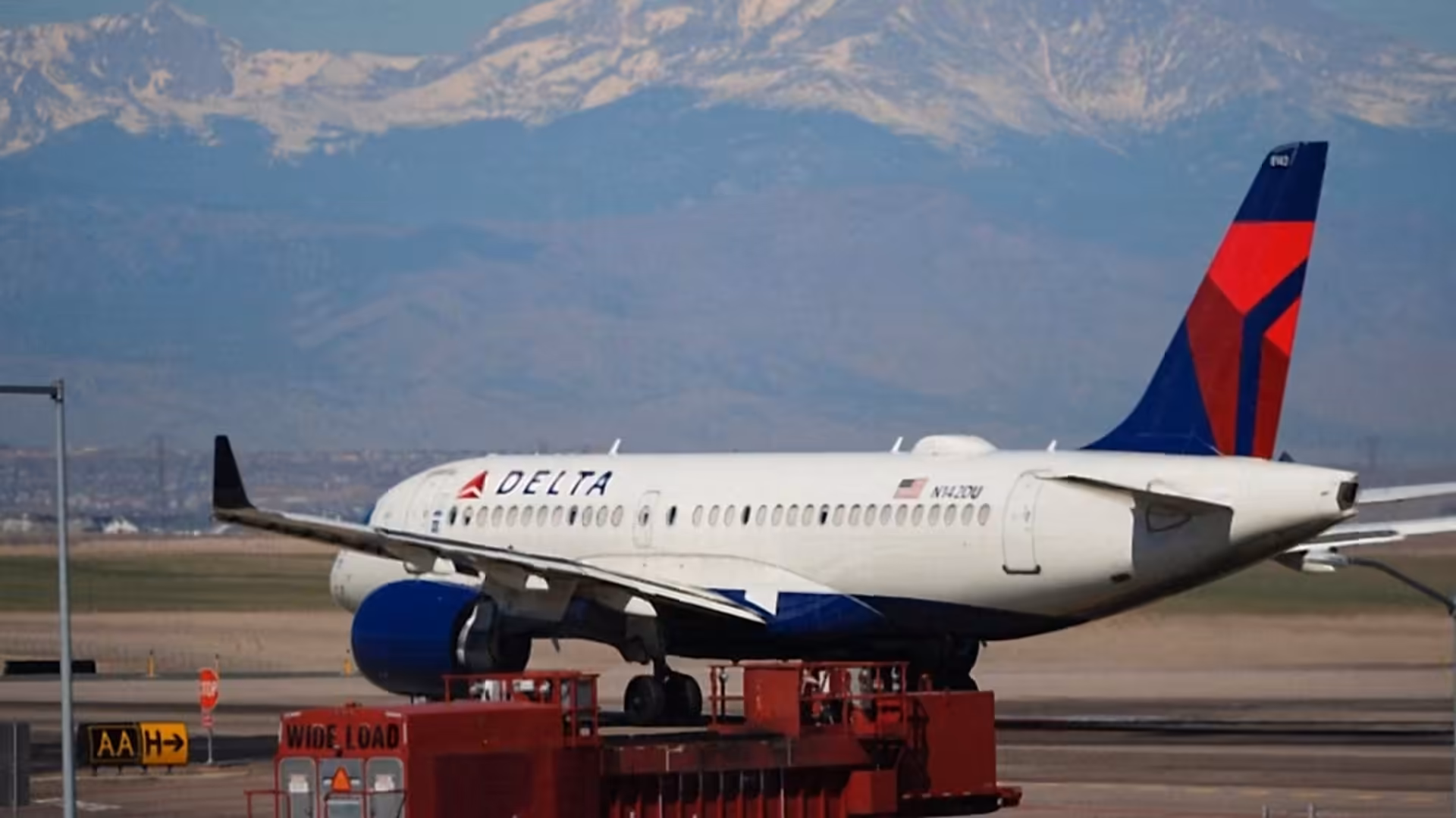Delta, Southwest raise checked bag fees by $10 amid fuel costs