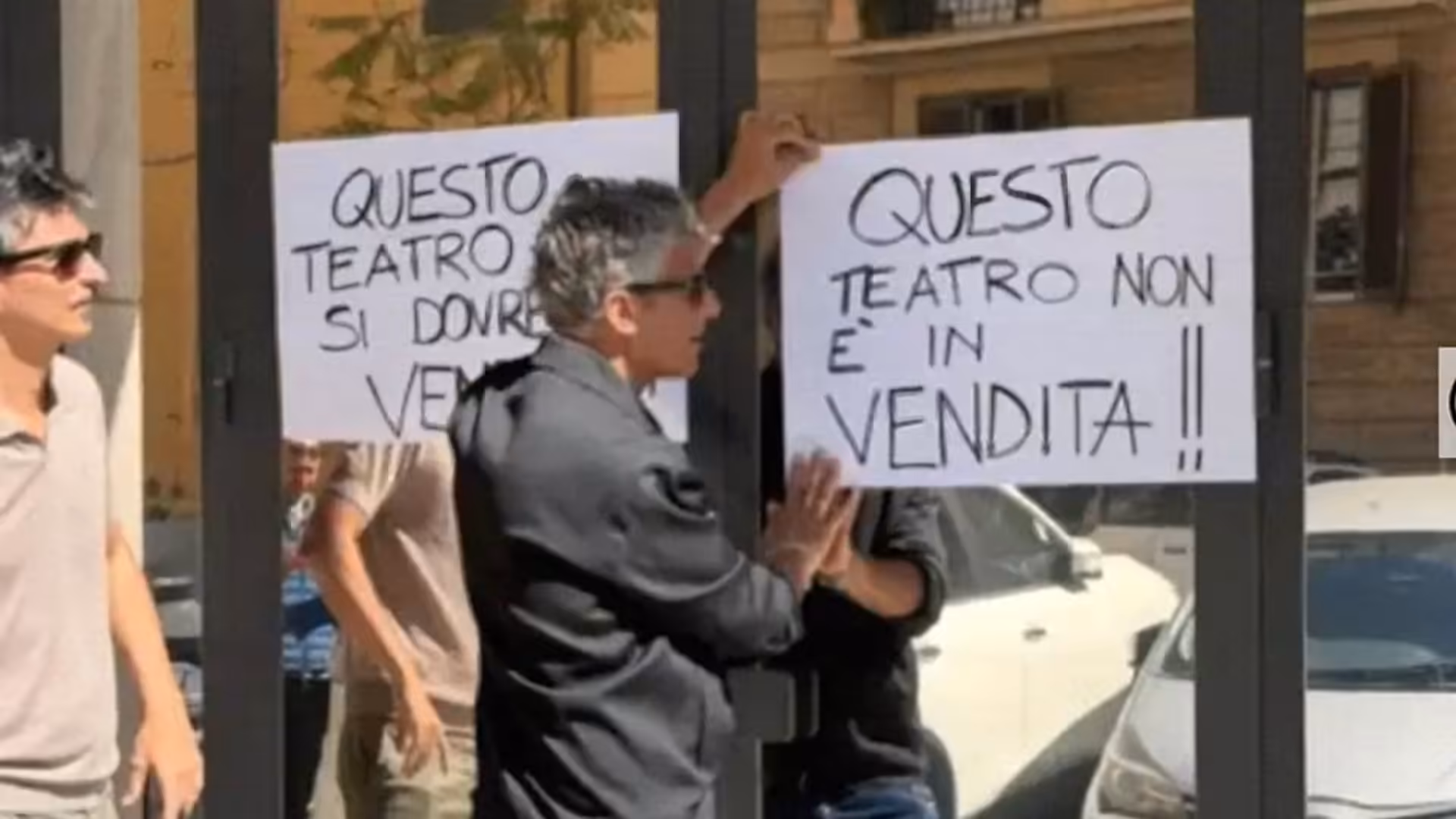 Fiorello protests sale of Rome's Teatro delle Vittorie