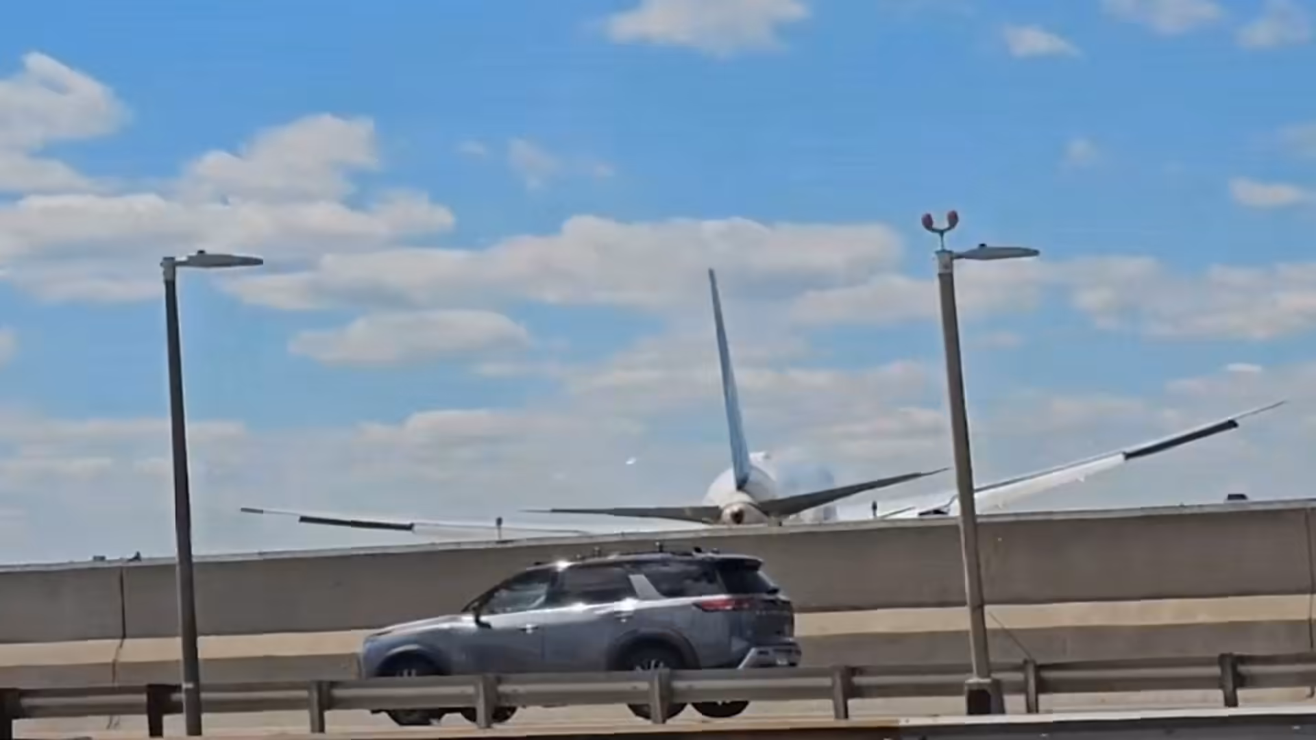 United flight from Italy strikes light pole while landing in Newark