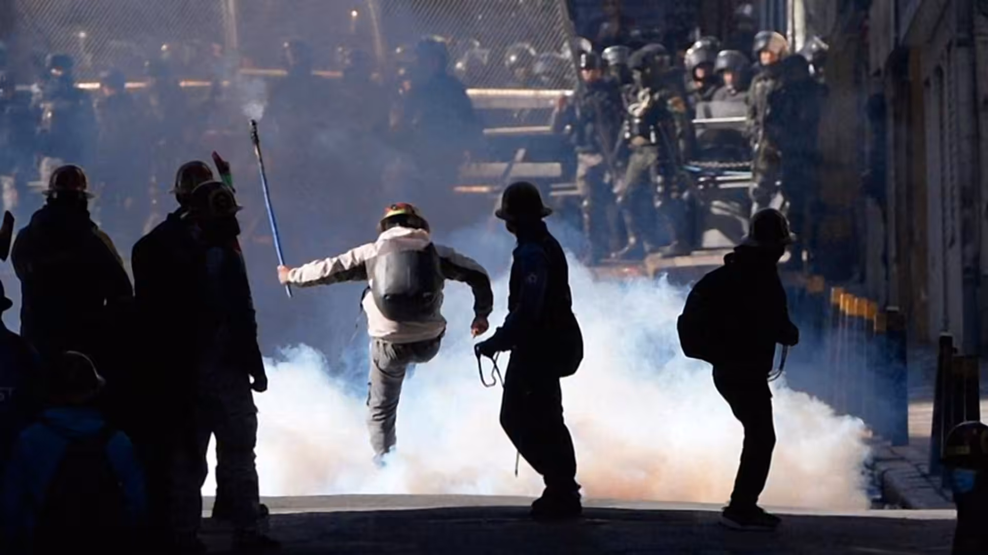 Bolivian miners clash with police during La Paz protest