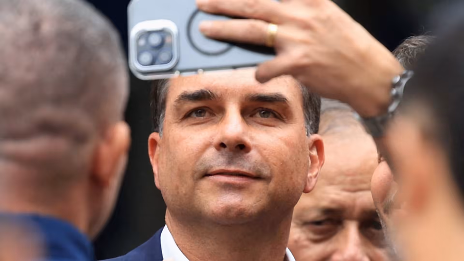 Lula and Bolsonaro's son tied in Brazil presidential race poll