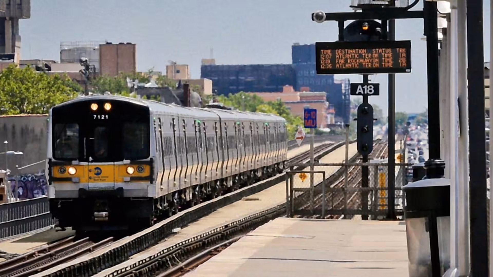 MTA and LIRR unions reach deal, ending three-day strike