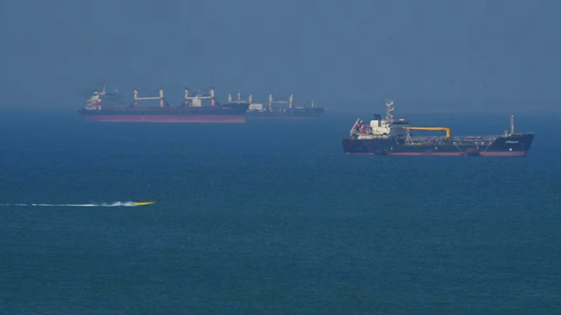 UK authorizes imports of Russian oil products refined in third countries