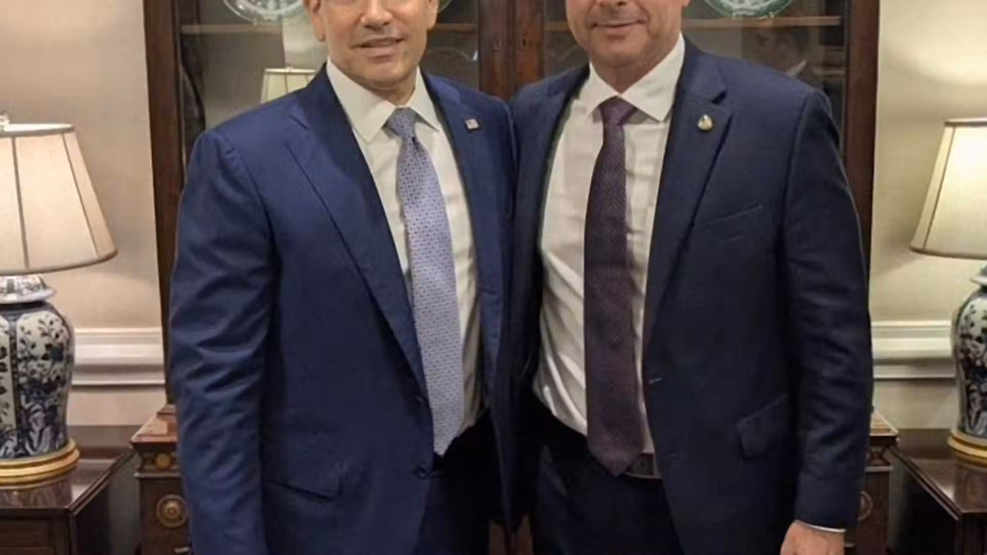 Flávio Bolsonaro meets Rubio and Vance at White House