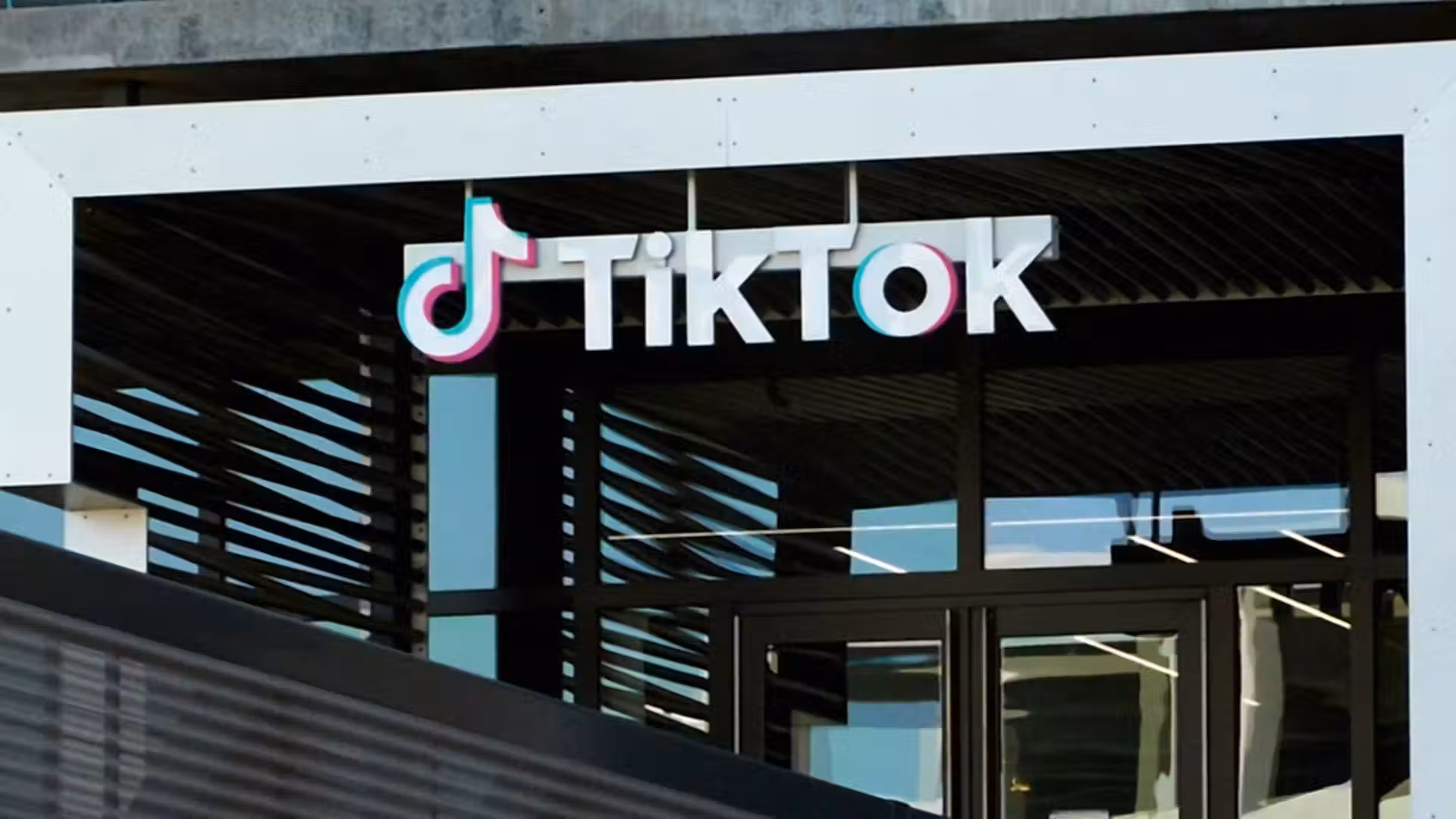 Florida sues TikTok for violating state's child social media ban