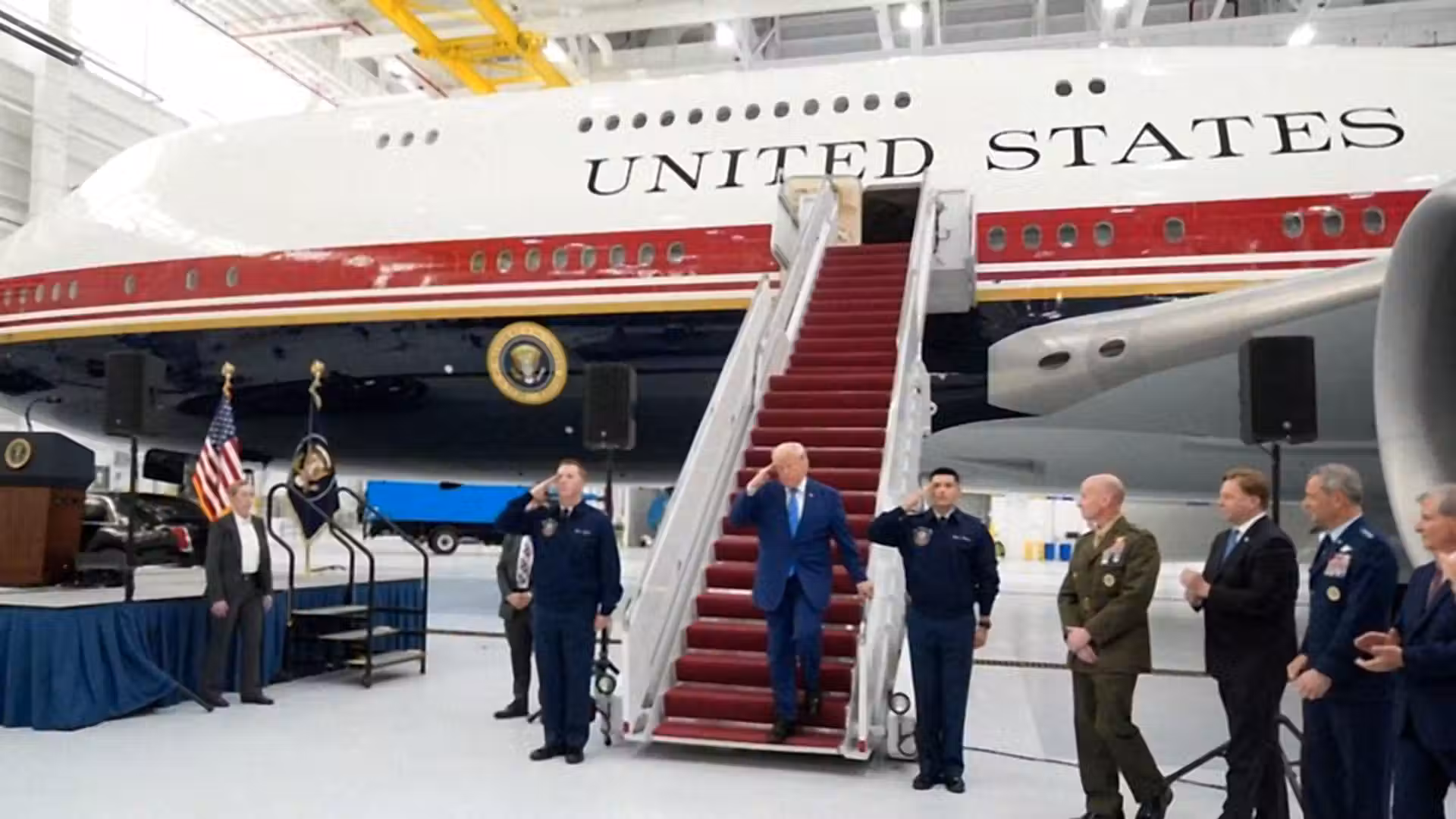 Trump retires historic Air Force One, unveils Qatar-gifted luxury jet