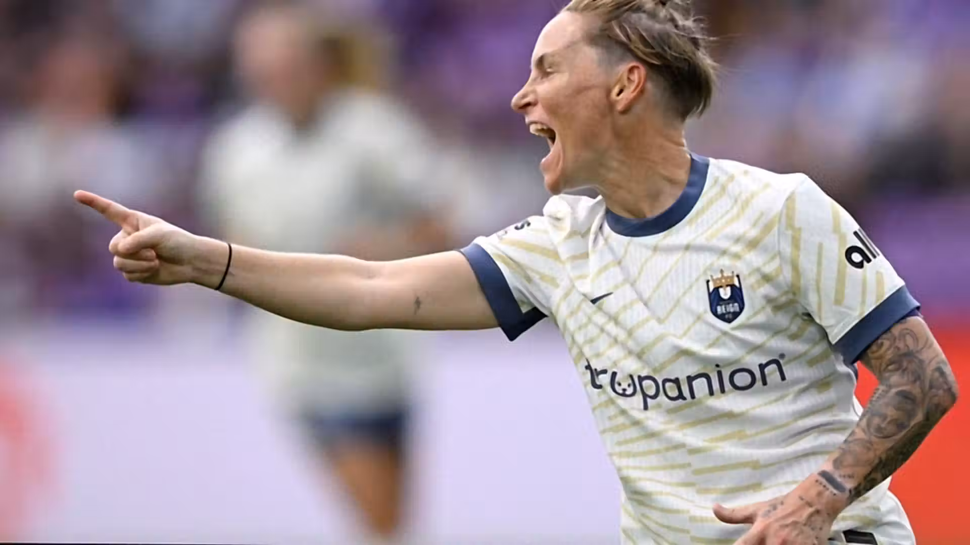 Fishlock scores late winner as Reign beat Bay FC 3-2