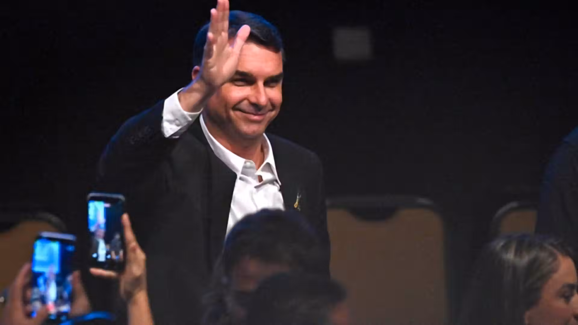 Flávio Bolsonaro reports registration obstacles over party affiliation error