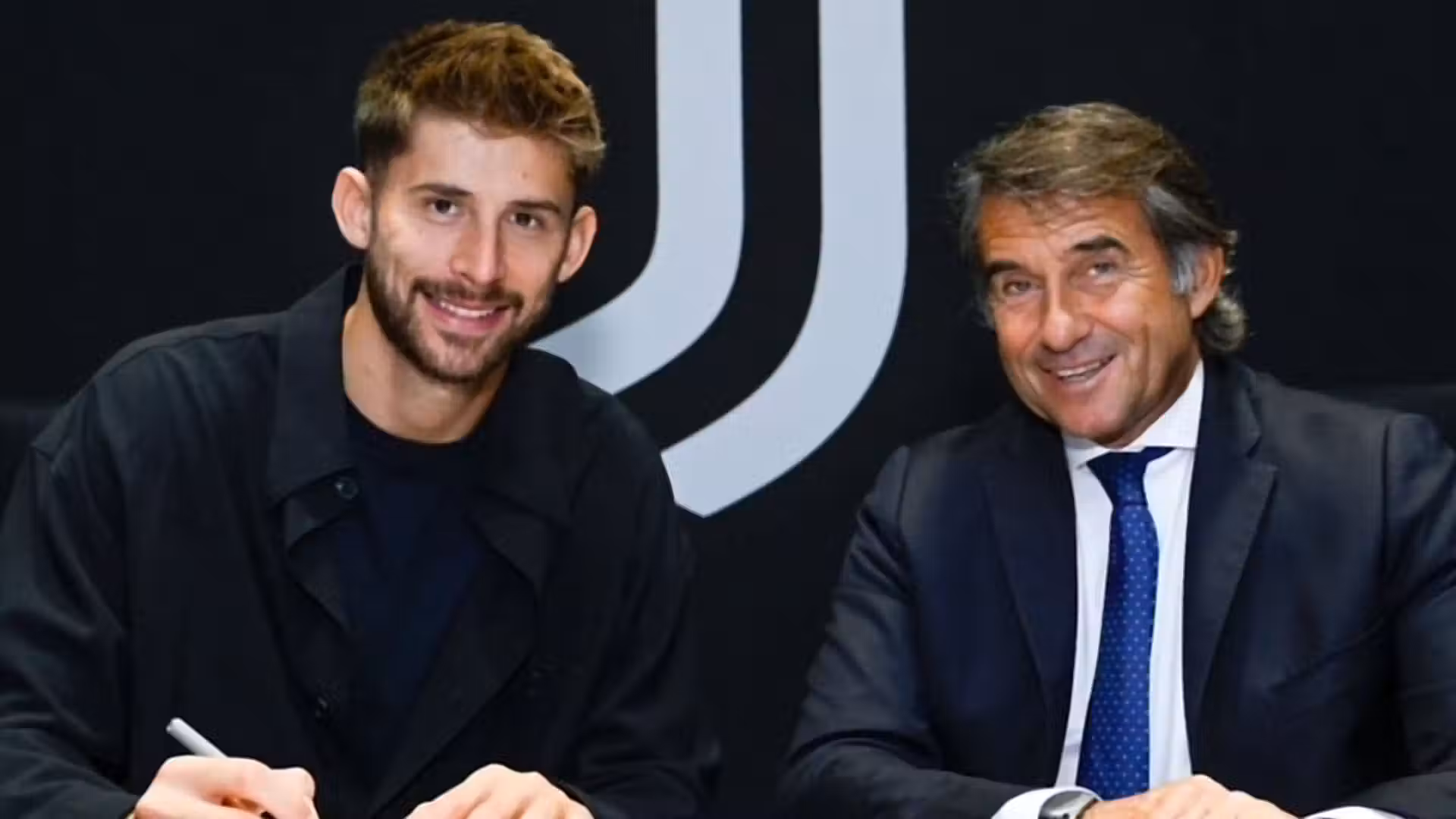 Juventus signs Vicario after Dibu Martínez deal collapses