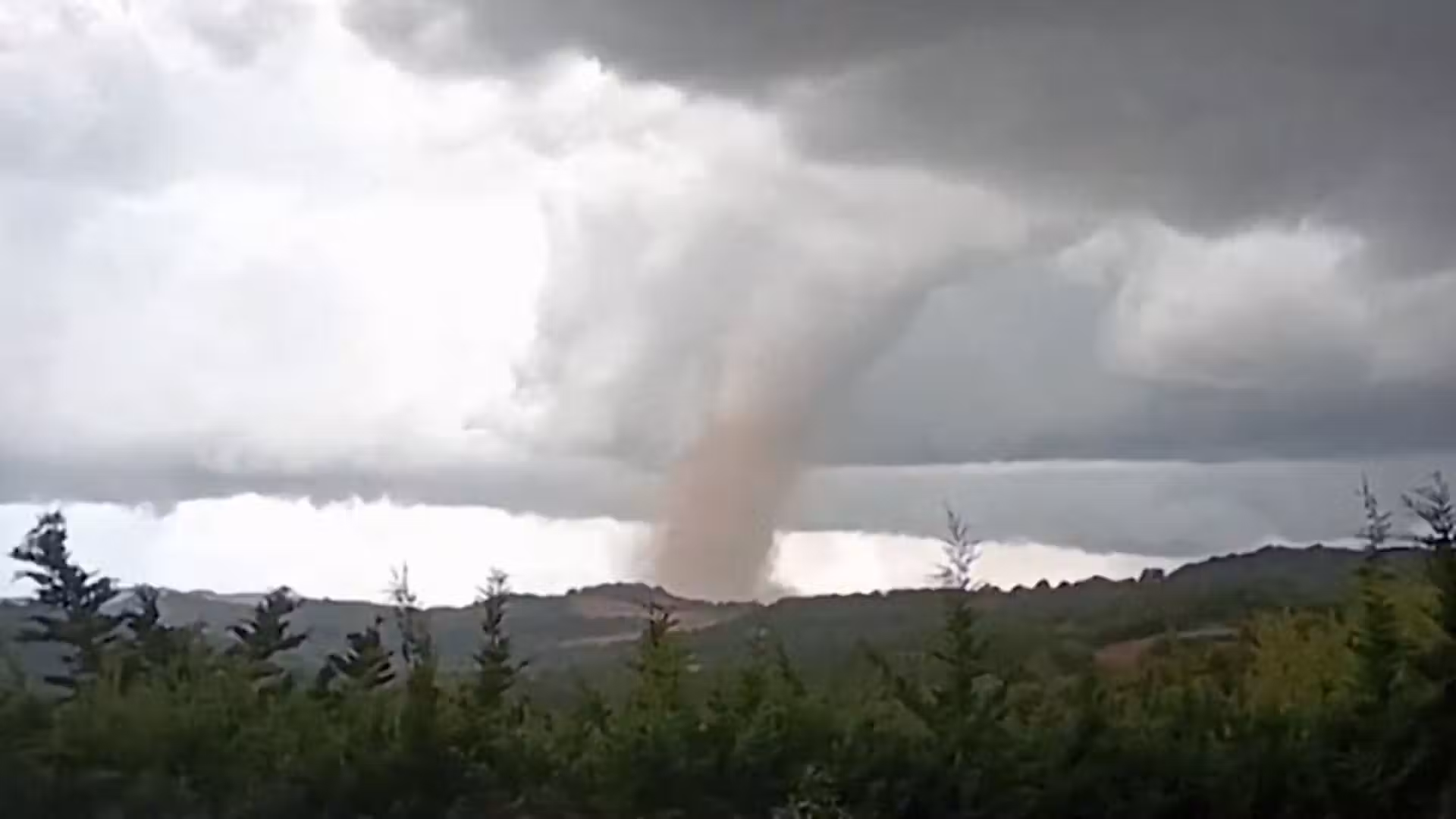 Tornado in southwestern France injures 39, damages 300 homes