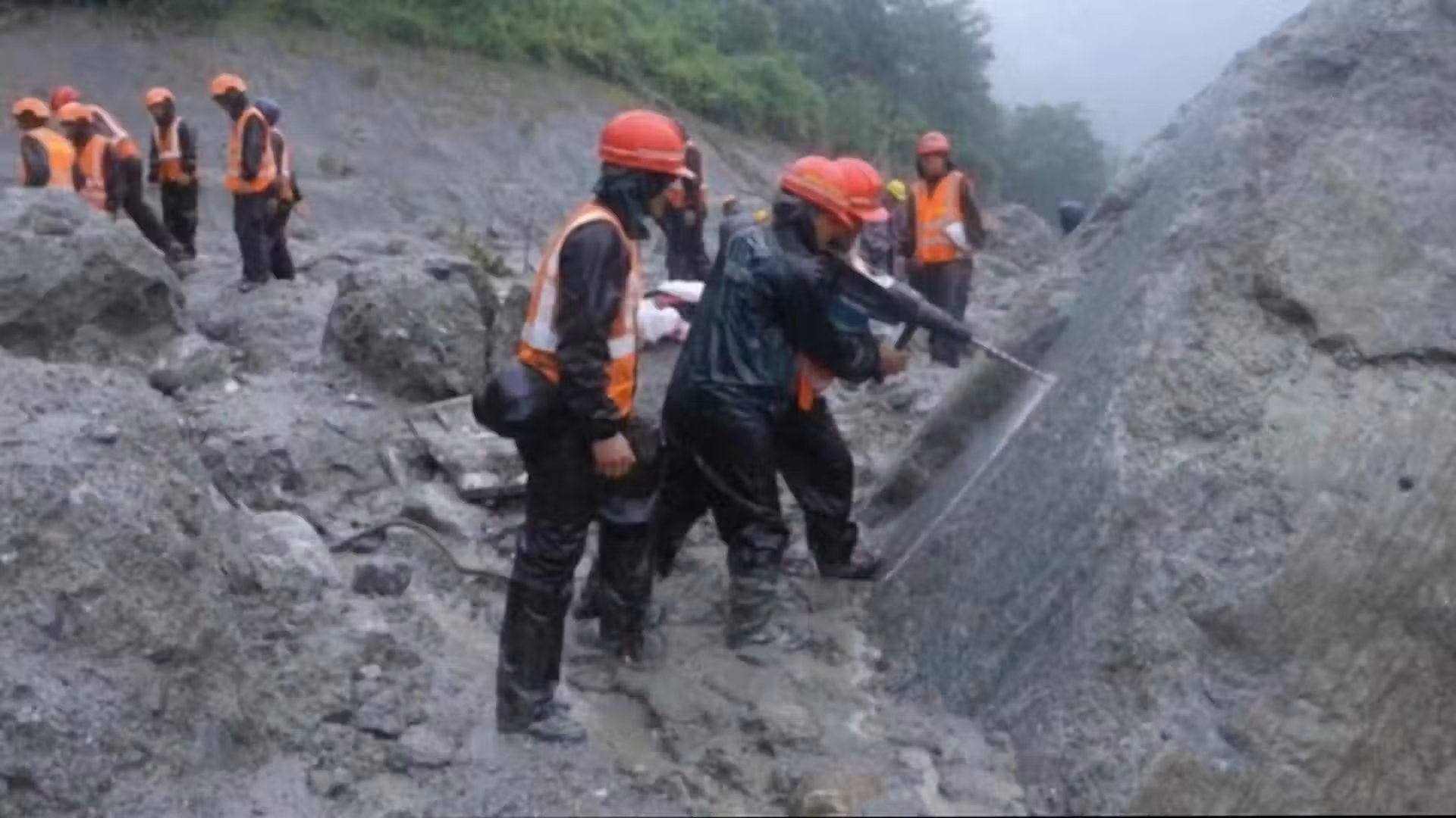 Nepal rescuers drill tunnels to reach 900+ trapped hydroelectric workers