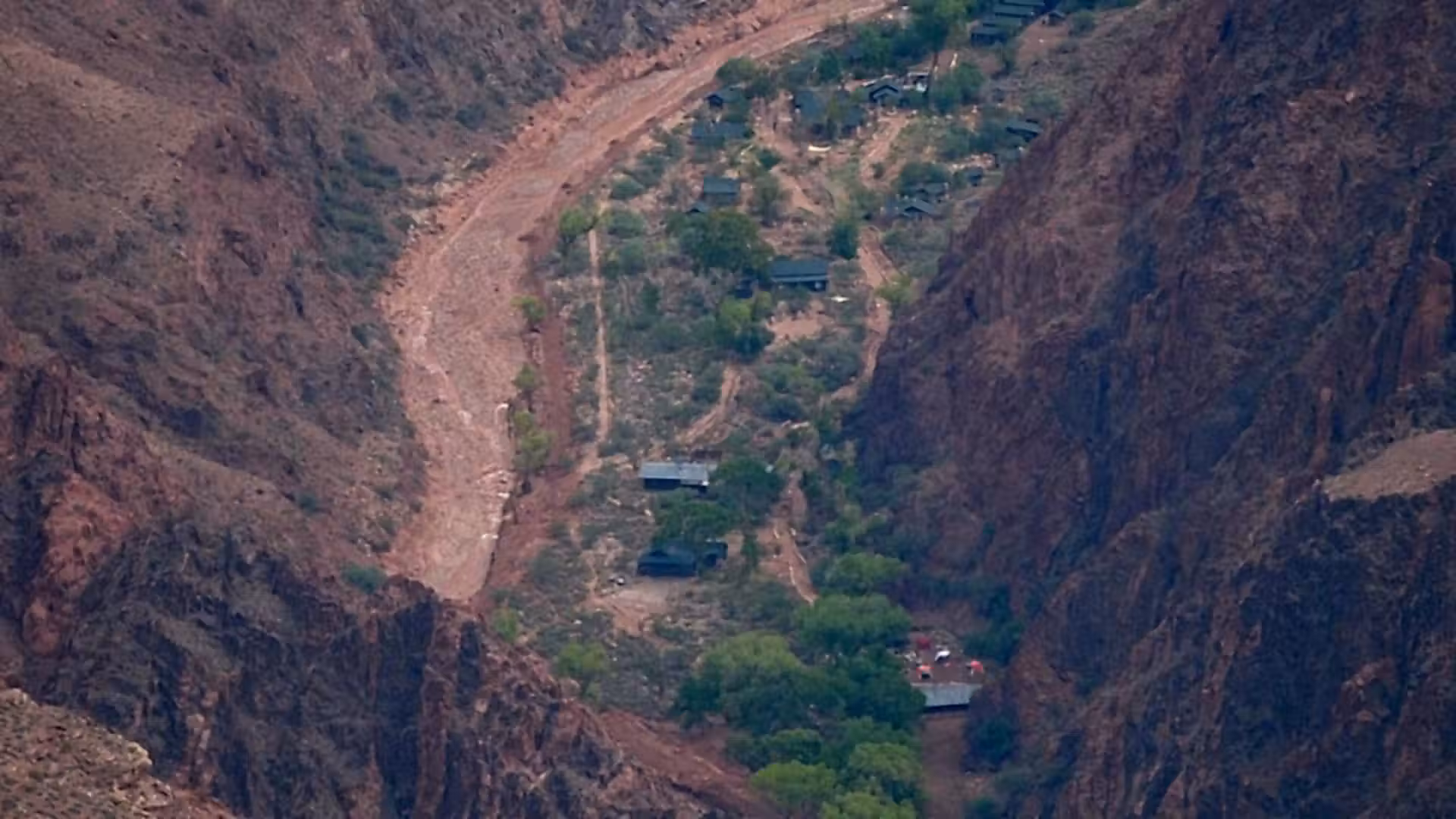 Texas chiropractor killed in Grand Canyon flash flood; two hikers missing