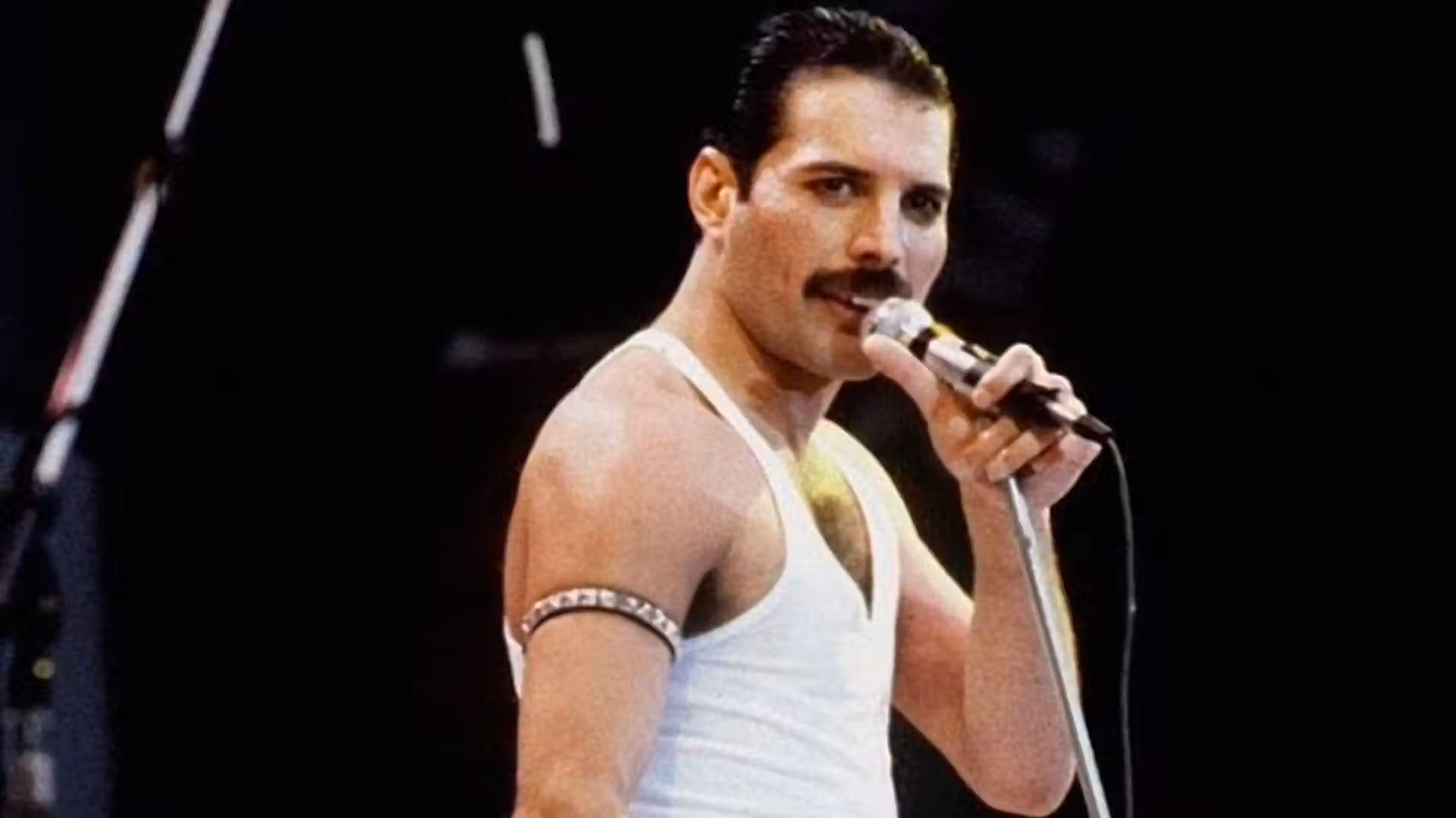 Nine-meter mural of Freddie Mercury unveiled at Wembley Park