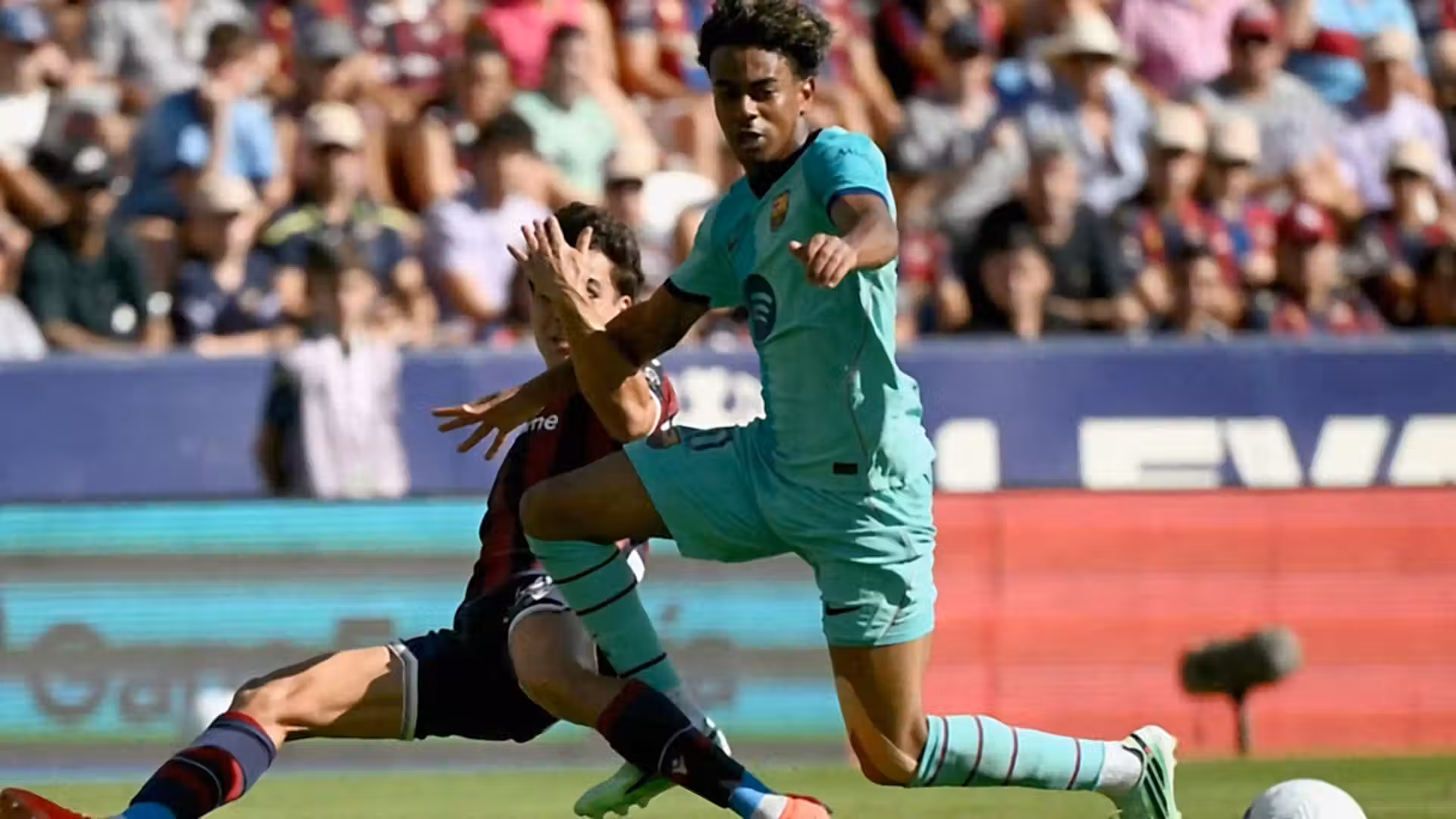 Barcelona beats Levante 4-2 to extend perfect LaLiga start
