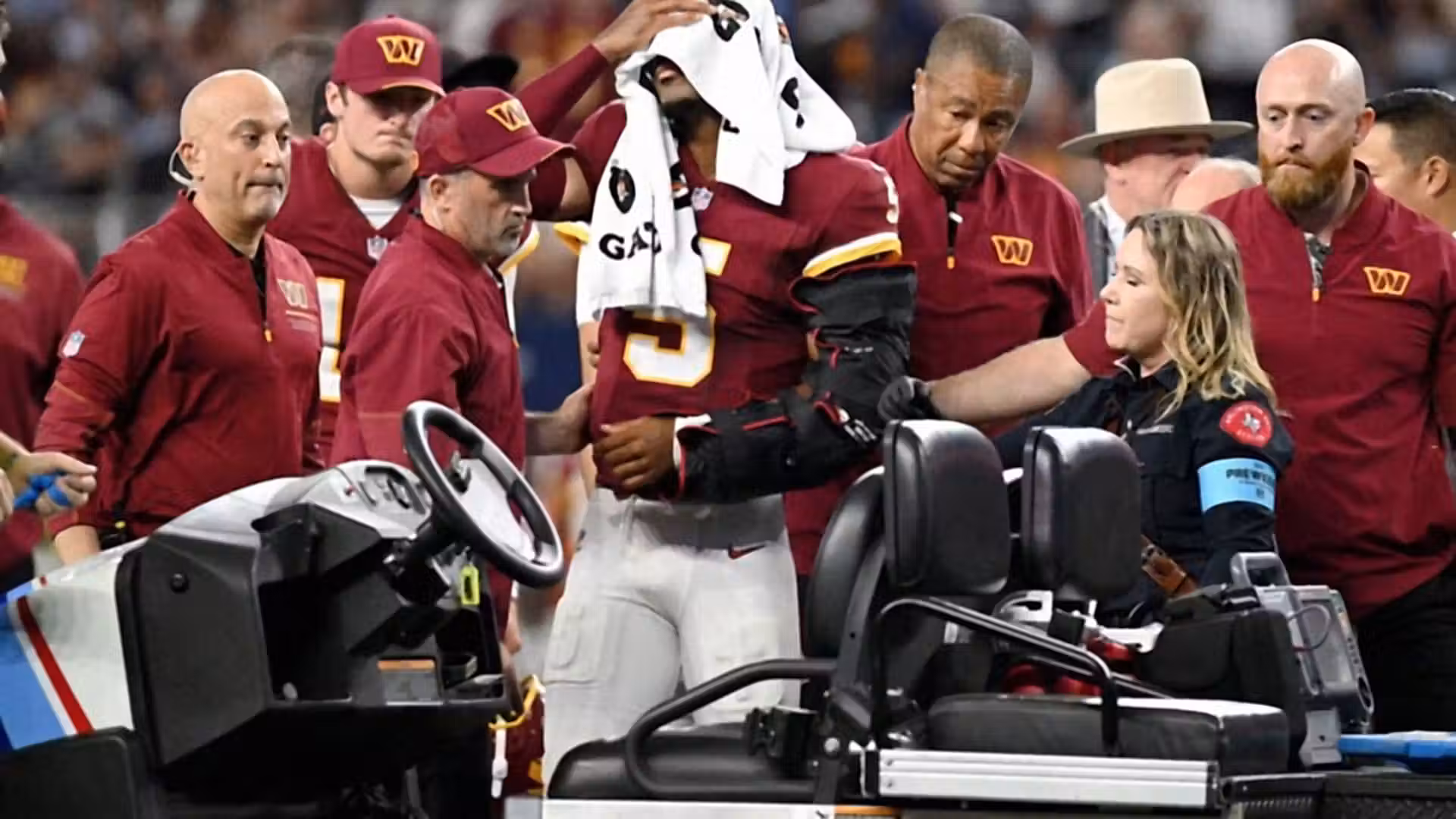 Commanders QB Jayden Daniels injures left elbow against Cowboys