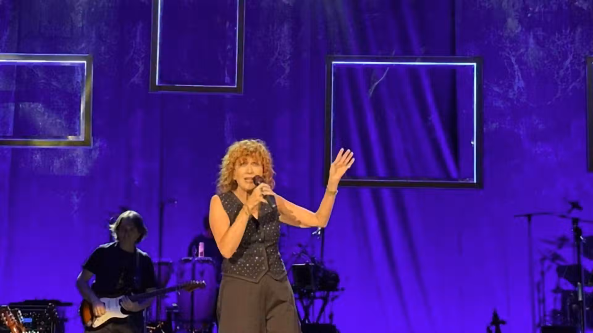 Mannoia hosts benefit concert for violence against women centers