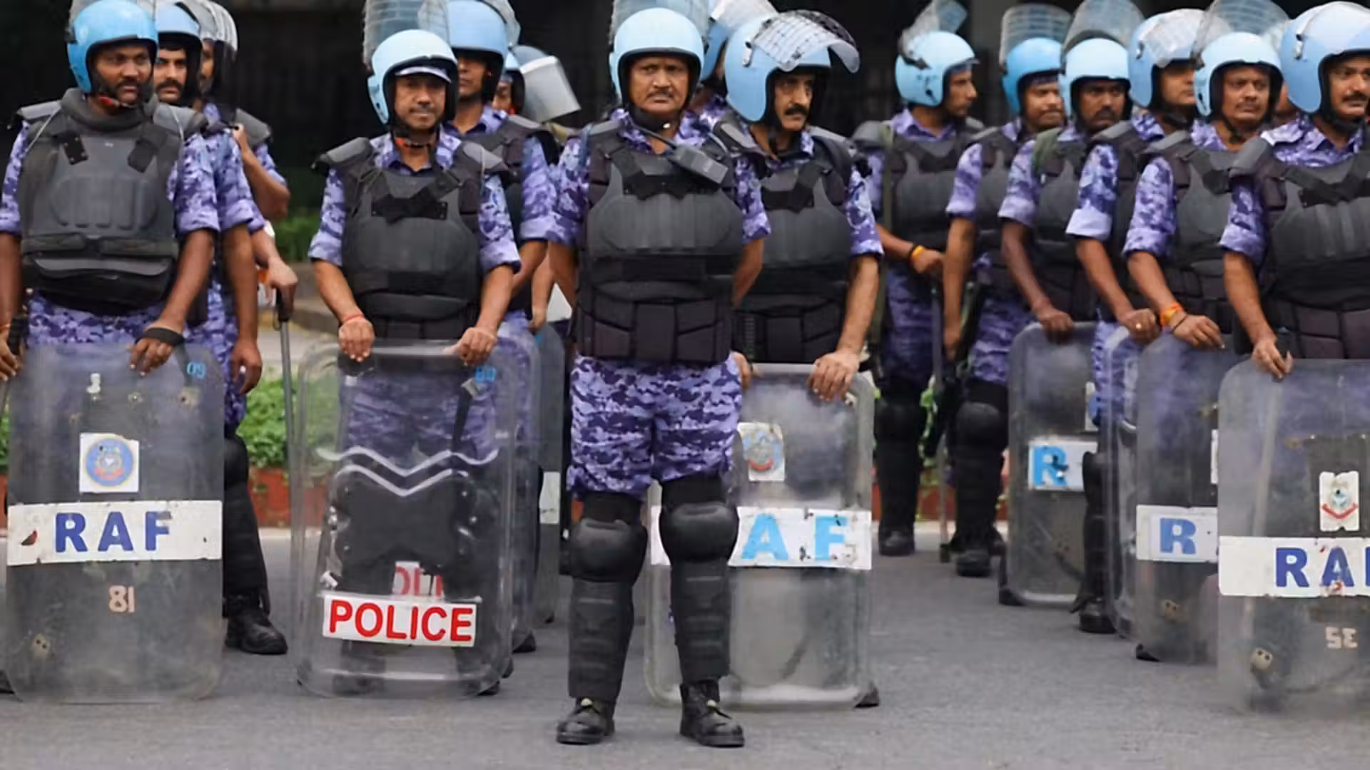 India detains thousands, locks down Delhi to block election chief protest