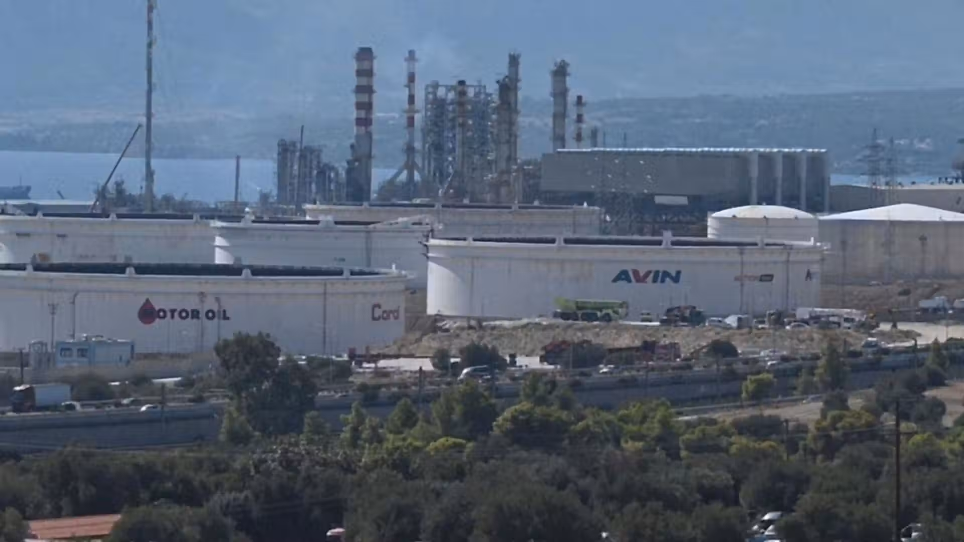 Two workers seriously injured in explosion at Motor Oil refinery near Athens