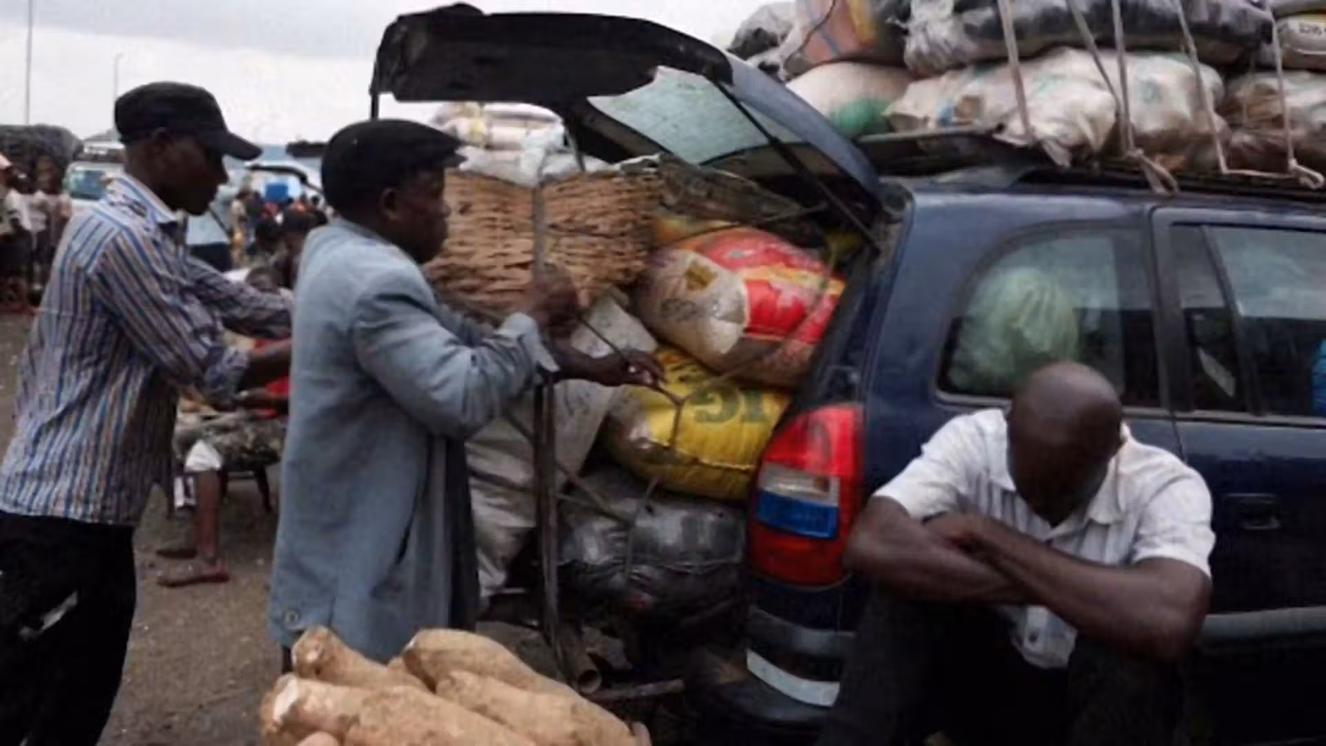 Gunmen kill 20 in ambush on market convoy in northwestern Nigeria