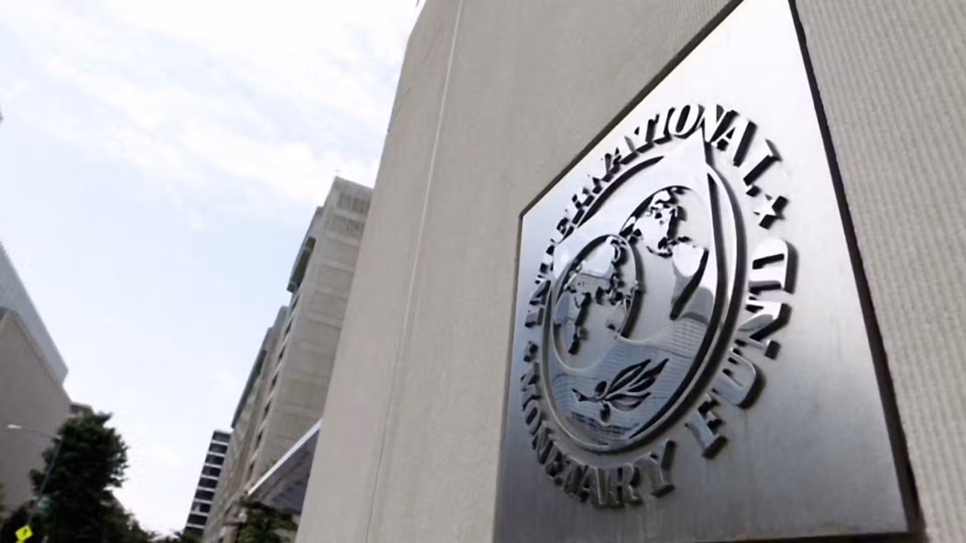 IMF says AI investment keeps global growth at 3% despite energy crisis